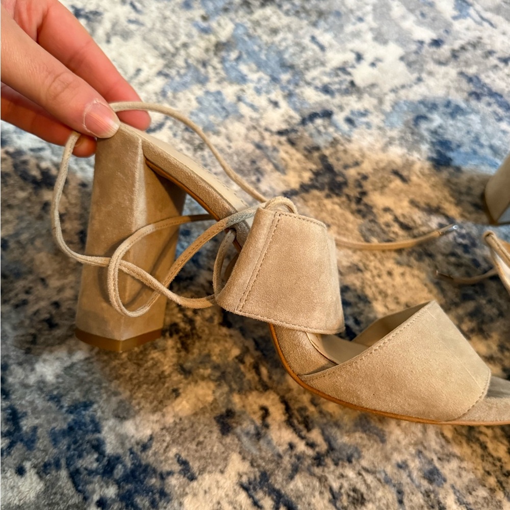 Suede grey heels - Picture 3 of 5